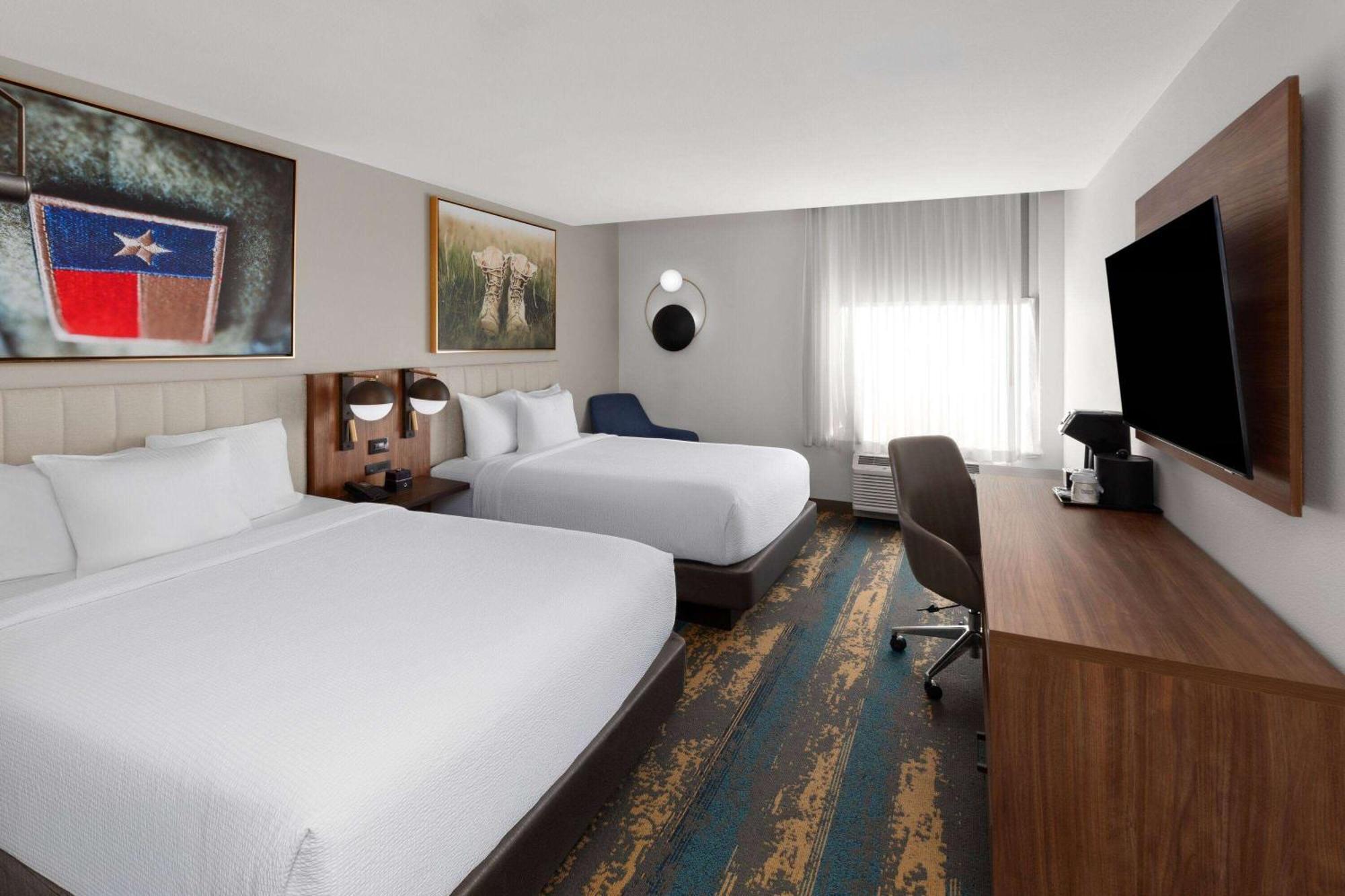 La Quinta Inn & Suites By Wyndham San Antonio At The Rim ภายนอก รูปภาพ